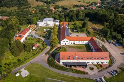 Budynek, w którym mieści się hotel