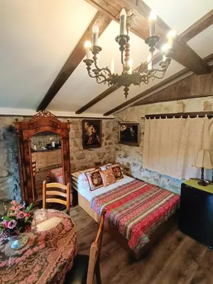 Łóżko lub łóżka w pokoju w obiekcie Chata Kataryniarza