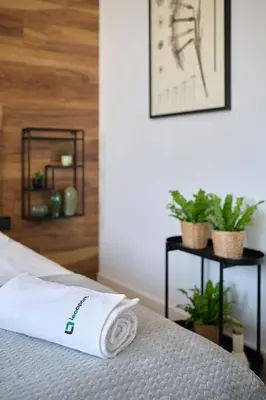 Łóżko lub łóżka w pokoju w obiekcie LeoApart Solny Square ApartHotel