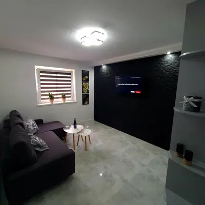 Telewizja i/lub zestaw kina domowego w obiekcie APARTAMENT PRZY RONDZIE