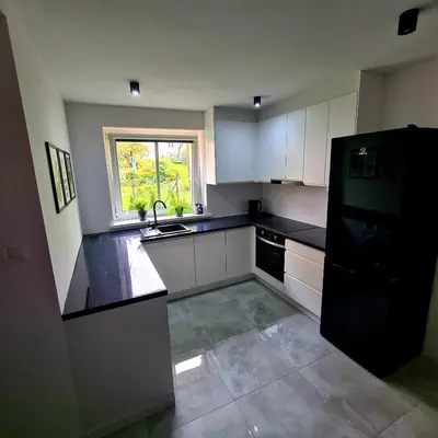Kuchnia lub aneks kuchenny w obiekcie APARTAMENT PRZY RONDZIE