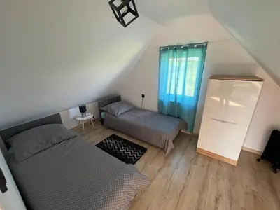 Łóżko lub łóżka w pokoju w obiekcie Domek nad Stawem