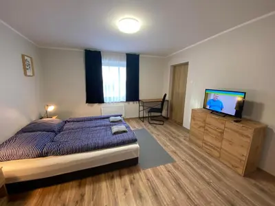 Łóżko lub łóżka w pokoju w obiekcie Hotelik Nad Zalewem 10 km od Legnicy
