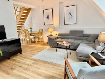 Część wypoczynkowa w obiekcie Apartament 75m DWUPOZIOMOWY z darmowym PARKINGIEM w centrum Kłodzka