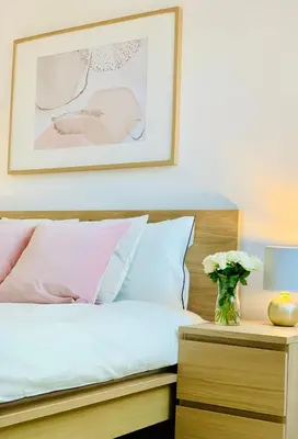 Łóżko lub łóżka w pokoju w obiekcie Apartament 75m DWUPOZIOMOWY z darmowym PARKINGIEM w centrum Kłodzka