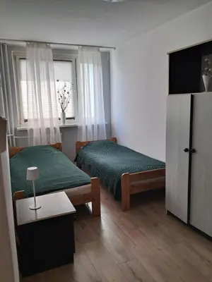 Łóżko lub łóżka w pokoju w obiekcie krynicka