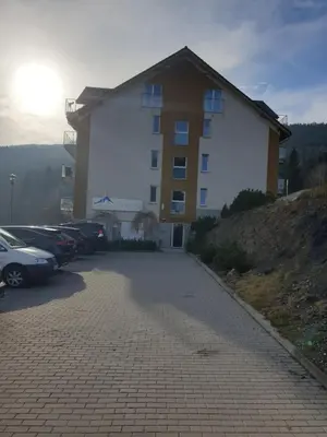Budynek, w którym mieści się apartament