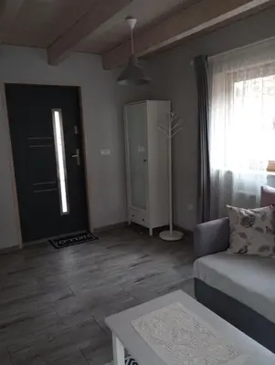 Część wypoczynkowa w obiekcie Domek Na Leśnym Wzgórzu