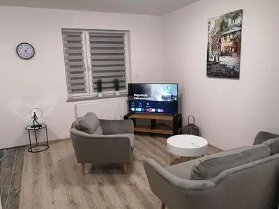 Telewizja i/lub zestaw kina domowego w obiekcie Apartament Marzenie 2 - Opole