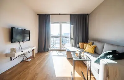 Telewizja i/lub zestaw kina domowego w obiekcie Krucza Apartment ~ Self check-in 24h ~ Parking and Lift