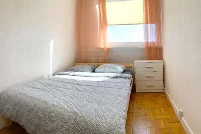 Łóżko lub łóżka w pokoju w obiekcie Noclegi - ul Śliczna