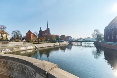 Widok na rzekę nieopodal tego apartamentu
