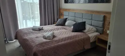 Łóżko lub łóżka w pokoju w obiekcie Aparthotel Apartamenty Czarna Góra 419