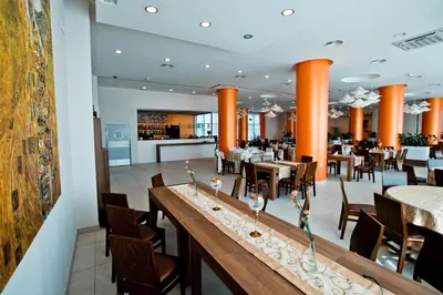 Restauracja lub miejsce do jedzenia w obiekcie Hotel Europa