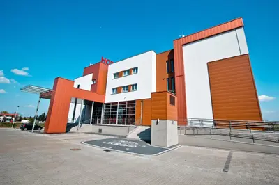 Budynek, w którym mieści się hotel