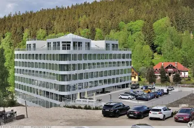Budynek, w którym mieści się apartament