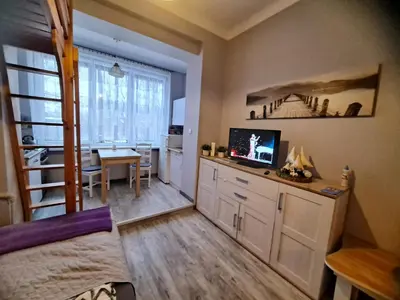 Telewizja i/lub zestaw kina domowego w obiekcie Niezależny apartament przy Parku Zdrojowym 667-666-609