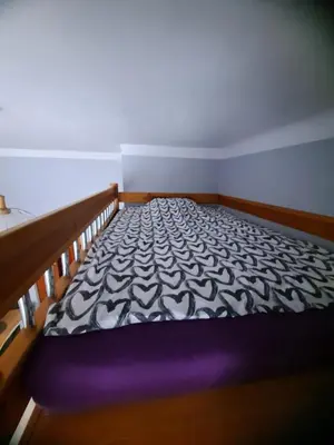 Łóżko lub łóżka w pokoju w obiekcie Niezależny apartament przy Parku Zdrojowym 667-666-609