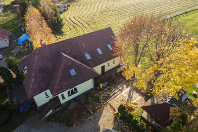 Budynek, w którym mieści się apartament