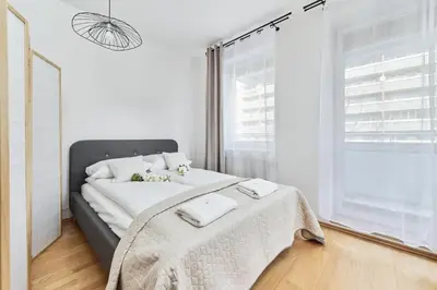 Łóżko lub łóżka w pokoju w obiekcie Apartments Wrocław Bajana by Noclegi Renters