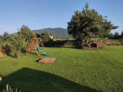Widok na góry z tego domu wakacyjnego