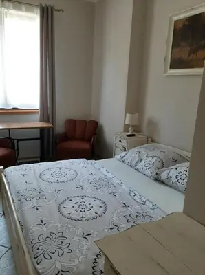 Łóżko lub łóżka w pokoju w obiekcie Pension Etiuda