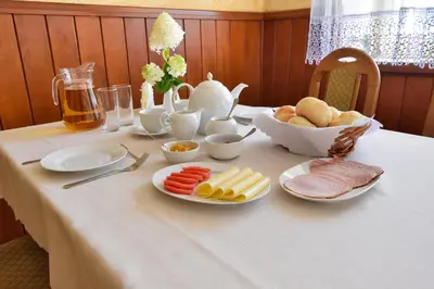 Jedzenie w pensjonacie lub w pobliżu