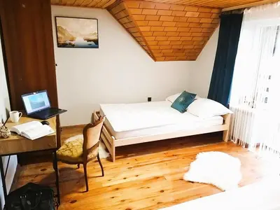 Łóżko lub łóżka w pokoju w obiekcie M&E Cztery pory roku Szklarka 25A