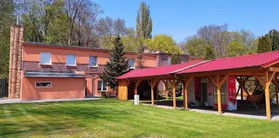 Budynek, w którym mieści się motel