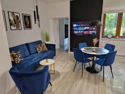 Telewizja i/lub zestaw kina domowego w obiekcie Apartament Mountains Góry Sowie
