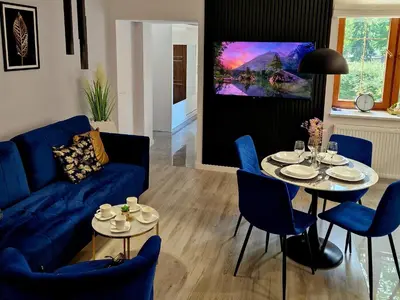 Telewizja i/lub zestaw kina domowego w obiekcie Apartament Mountains Góry Sowie