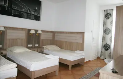 Łóżko lub łóżka w pokoju w obiekcie Lotos