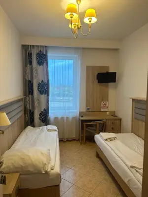 Łóżko lub łóżka w pokoju w obiekcie Lotos