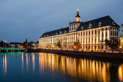 Budynek, w którym mieści się apartament