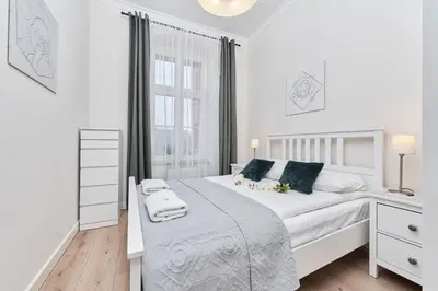 Łóżko lub łóżka w pokoju w obiekcie City Center Railway Station Apartment Piłsudskiego by Noclegi Renters