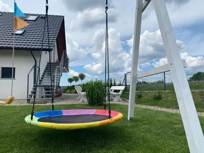 Plac zabaw dla dzieci w obiekcie Liliowy Apartament