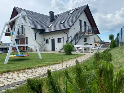 Ogród w obiekcie Liliowy Apartament
