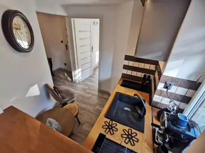 Kuchnia lub aneks kuchenny w obiekcie Kryształowy Apartament z pięknym ogrodem w centrum uzdrowiska