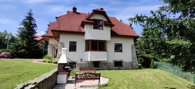 Budynek, w którym mieści się willa