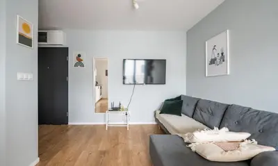 Telewizja i/lub zestaw kina domowego w obiekcie POLAKA Apartment ~ Self Check-In 24 ~ Car Park ~Lift