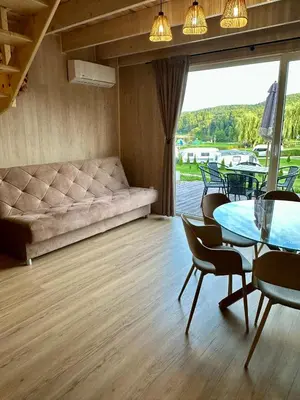 Część wypoczynkowa w obiekcie SuliCamp Kompleks Wypoczynkowy