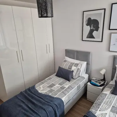 Łóżko lub łóżka w pokoju w obiekcie Apartament Near Sky Tower