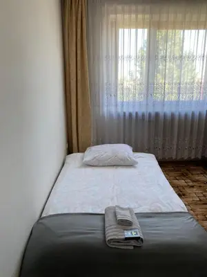 Łóżko lub łóżka w pokoju w obiekcie Bella Casa Economy Villa - Skibowa, close to Bielany