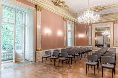 Część wypoczynkowa w obiekcie Hotel Altus Palace - Destigo Hotels