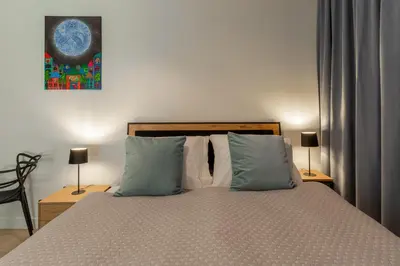 Łóżko lub łóżka w pokoju w obiekcie Apartament Księżycowy - Młyn Maria - Art Apartments