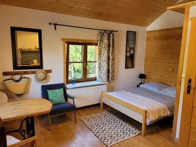 Łóżko lub łóżka w pokoju w obiekcie Klimaty- apartamenty nad rzeką