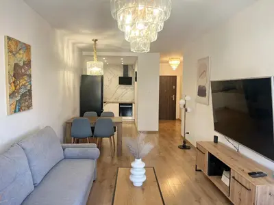 Telewizja i/lub zestaw kina domowego w obiekcie Złote Apartamenty 58