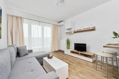 Telewizja i/lub zestaw kina domowego w obiekcie Apartment Krakowska 39 with AC & PARKING & LOGGIA Wrocław by Noclegi Renters