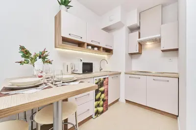 Kuchnia lub aneks kuchenny w obiekcie Apartment Krakowska 39 with AC & PARKING & LOGGIA Wrocław by Noclegi Renters
