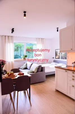 Kuchnia lub aneks kuchenny w obiekcie Apartamenty Turystyczna 25 blisko centrum, z dodatkowym bezpłatnym parkingiem w centrum miasta